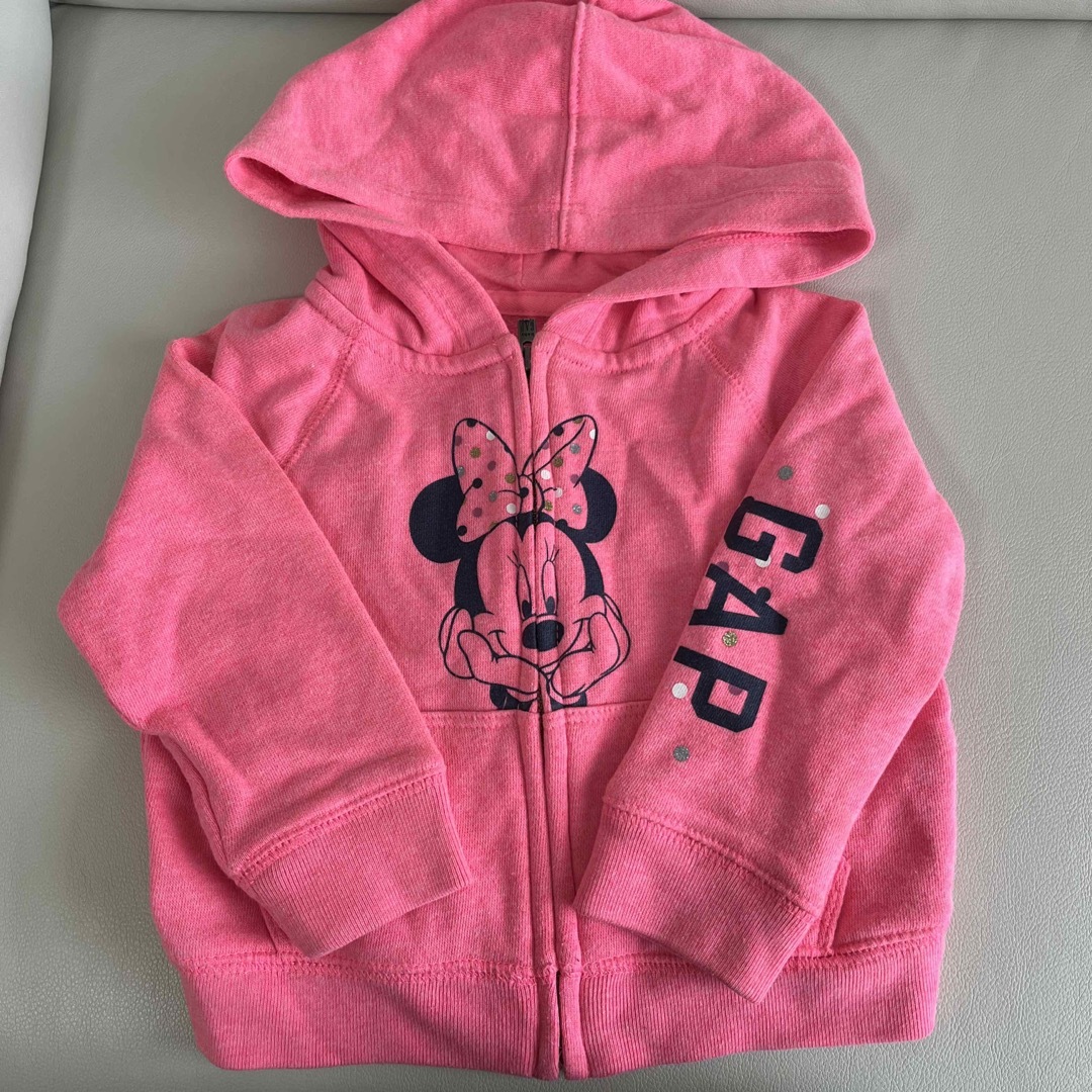 GAP Kids(ギャップキッズ)のGAP Disney パーカー　ピンク キッズ/ベビー/マタニティのベビー服(~85cm)(トレーナー)の商品写真