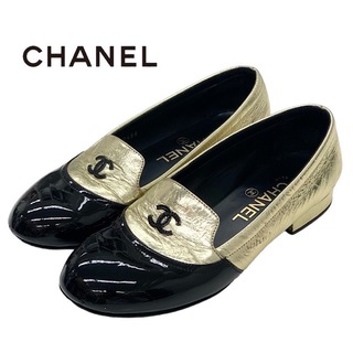 シャネル(CHANEL)のシャネル CHANEL ローファー 革靴 靴 シューズ ココマーク レザー パテント ゴールド ブラック(ローファー/革靴)