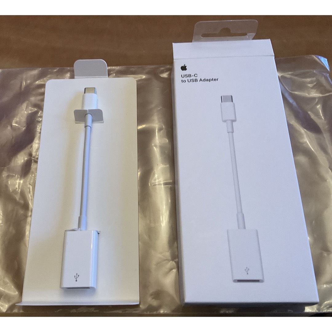 Mac (Apple)(マック)のNEW APPLE USB-C To USB ADAPTER  スマホ/家電/カメラのPC/タブレット(PC周辺機器)の商品写真