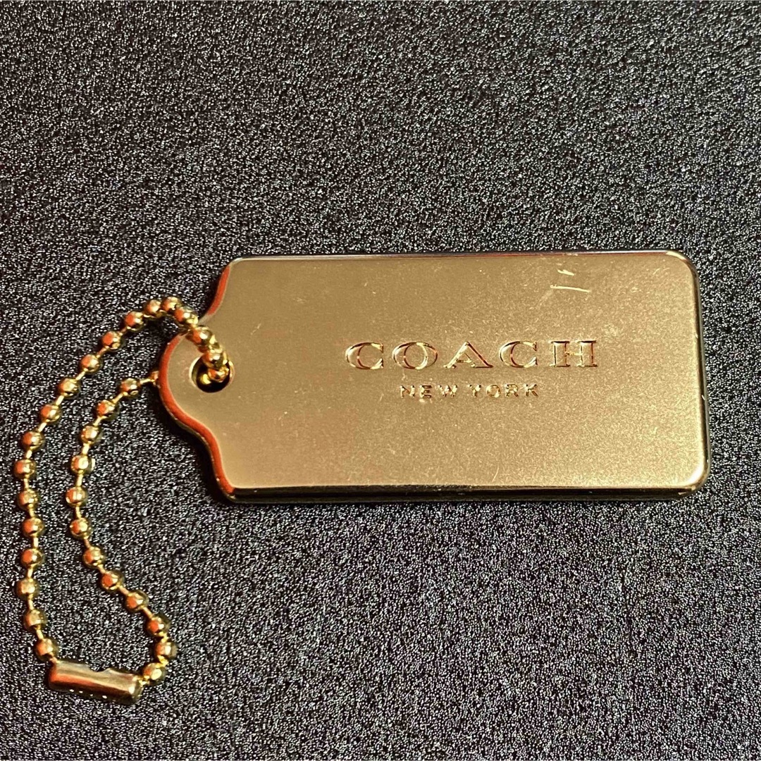 COACH(コーチ)のCOACH コーチ ゴールド メタルタグ プレート レディースのファッション小物(キーホルダー)の商品写真