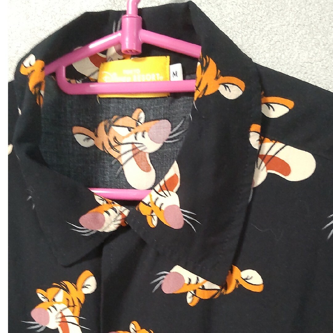 Disney(ディズニー)のティガーアロハシャツ ディズニーリゾート限定 レディースのトップス(シャツ/ブラウス(半袖/袖なし))の商品写真