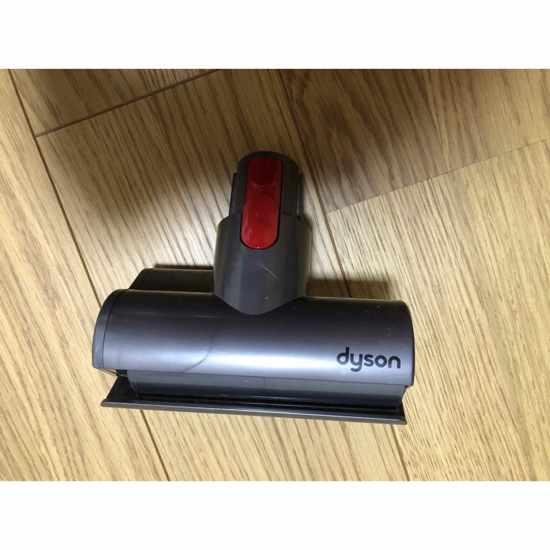 Dyson(ダイソン)の【ジャンク品】Dyson cyclone v10 fluffy+ スマホ/家電/カメラの生活家電(掃除機)の商品写真