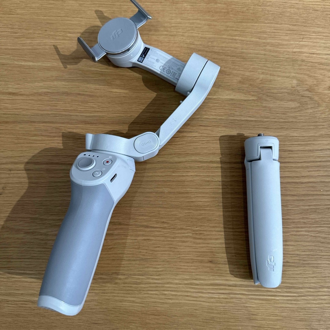 Inspire（DJI）(インスパイア)のDji om4 ジンバル　スマホ スマホ/家電/カメラのスマホアクセサリー(自撮り棒)の商品写真