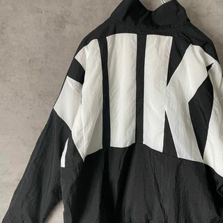 NIKE - 【背面ビッグロゴ】NIKEナイロンジャケット古着ワンポイント刺繍ロゴモノクロ黒