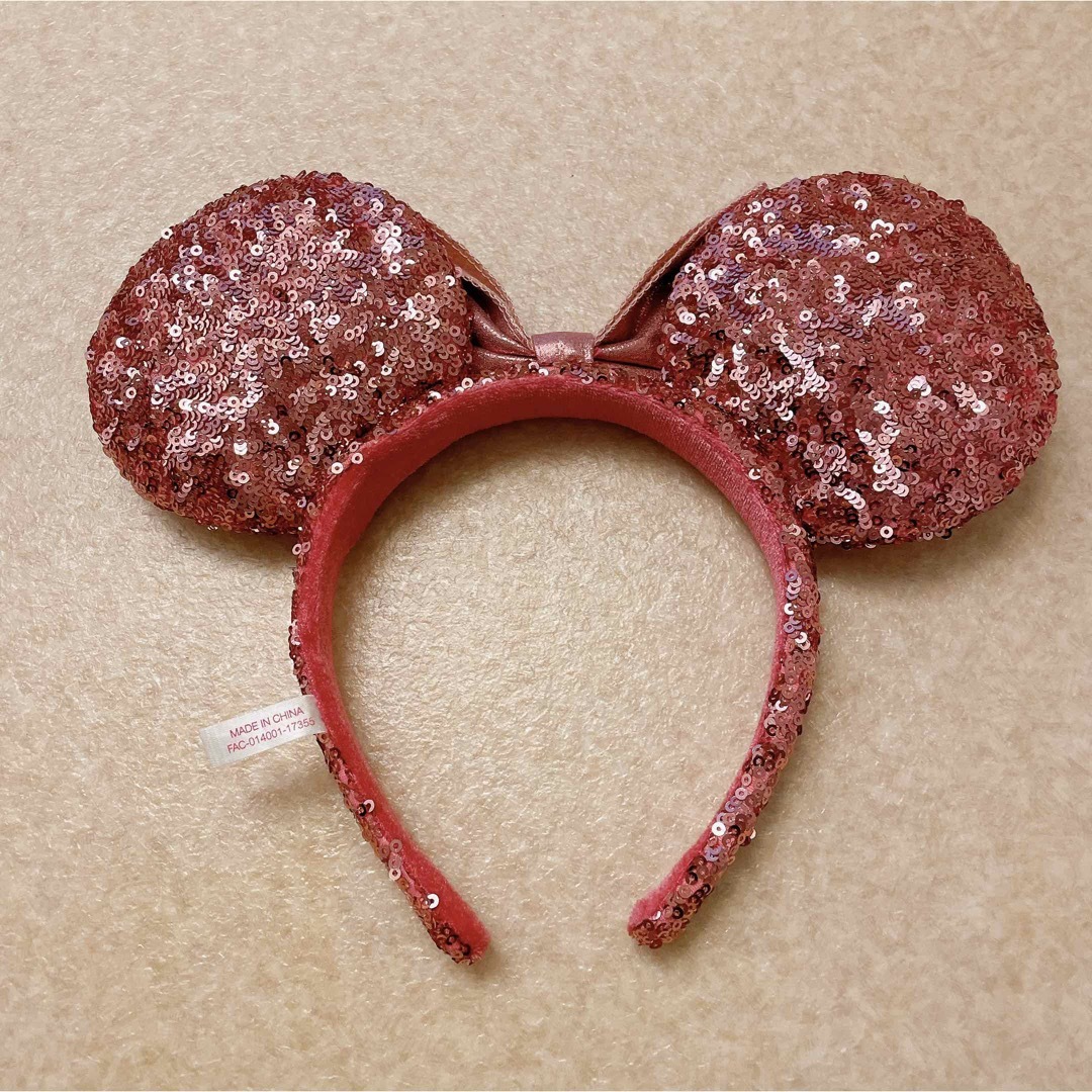 Disney(ディズニー)のディズニー　カチューシャ　ミニーちゃん　スパンコール エンタメ/ホビーのおもちゃ/ぬいぐるみ(キャラクターグッズ)の商品写真