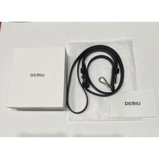 アイフォーン(iPhone)のDEMIU Demiurvo  デミュウ　デミウルーボ　 ストラップ (ストラップ/イヤホンジャック)