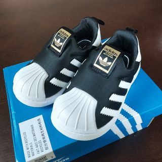 アディダス(adidas)のadidas　子供靴　新品　12センチ😳(スニーカー)