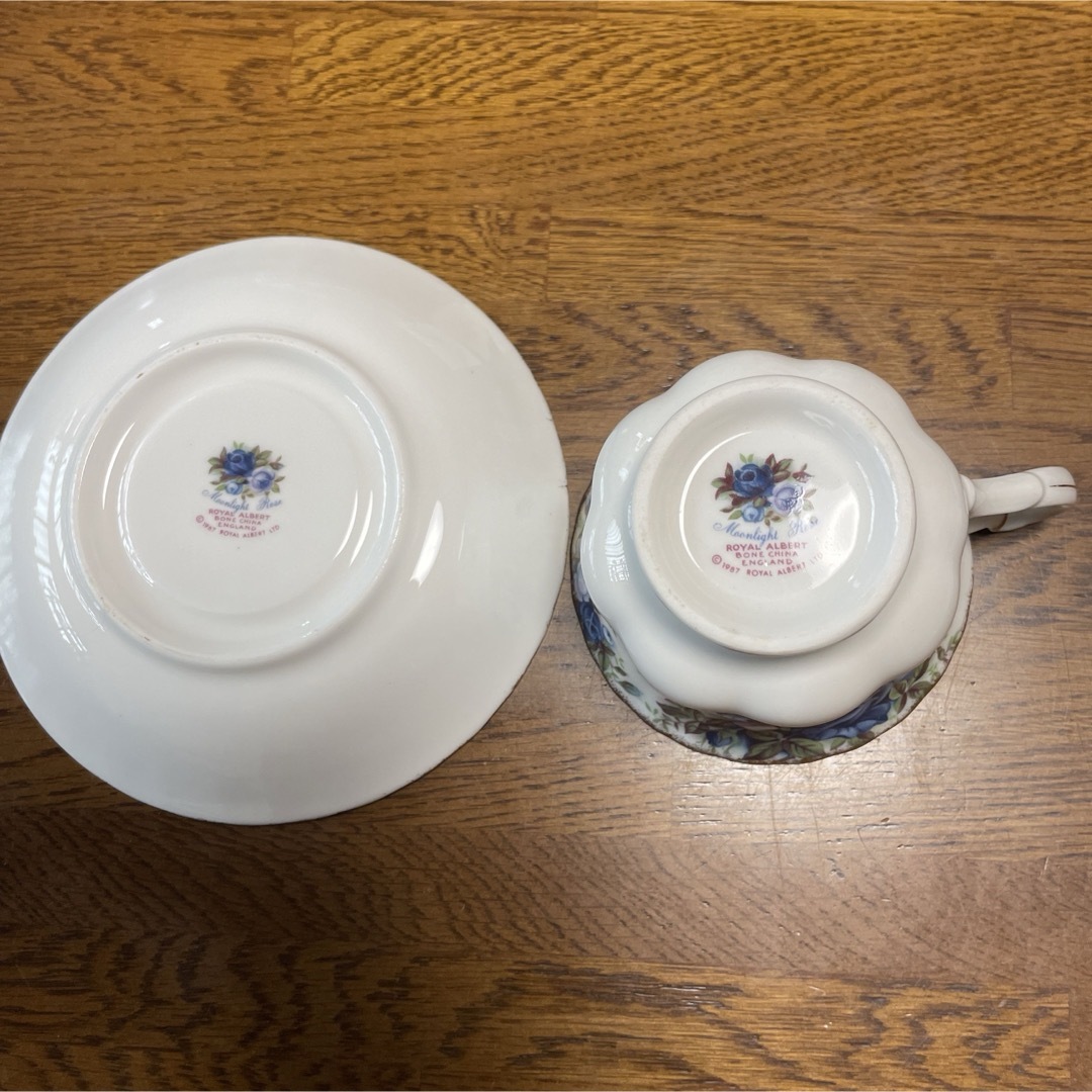 ROYAL ALBERT(ロイヤルアルバート)のロイヤルアルバート　コーヒーカップ　ペアセット インテリア/住まい/日用品のキッチン/食器(食器)の商品写真