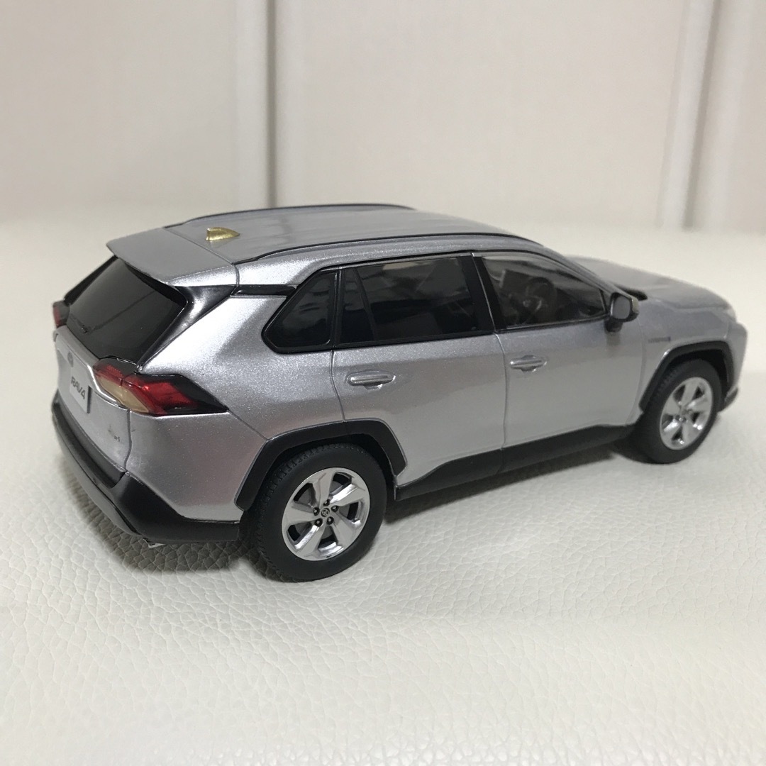 トヨタ(トヨタ)のトヨタ　RAV4　ミニカー エンタメ/ホビーのおもちゃ/ぬいぐるみ(ミニカー)の商品写真