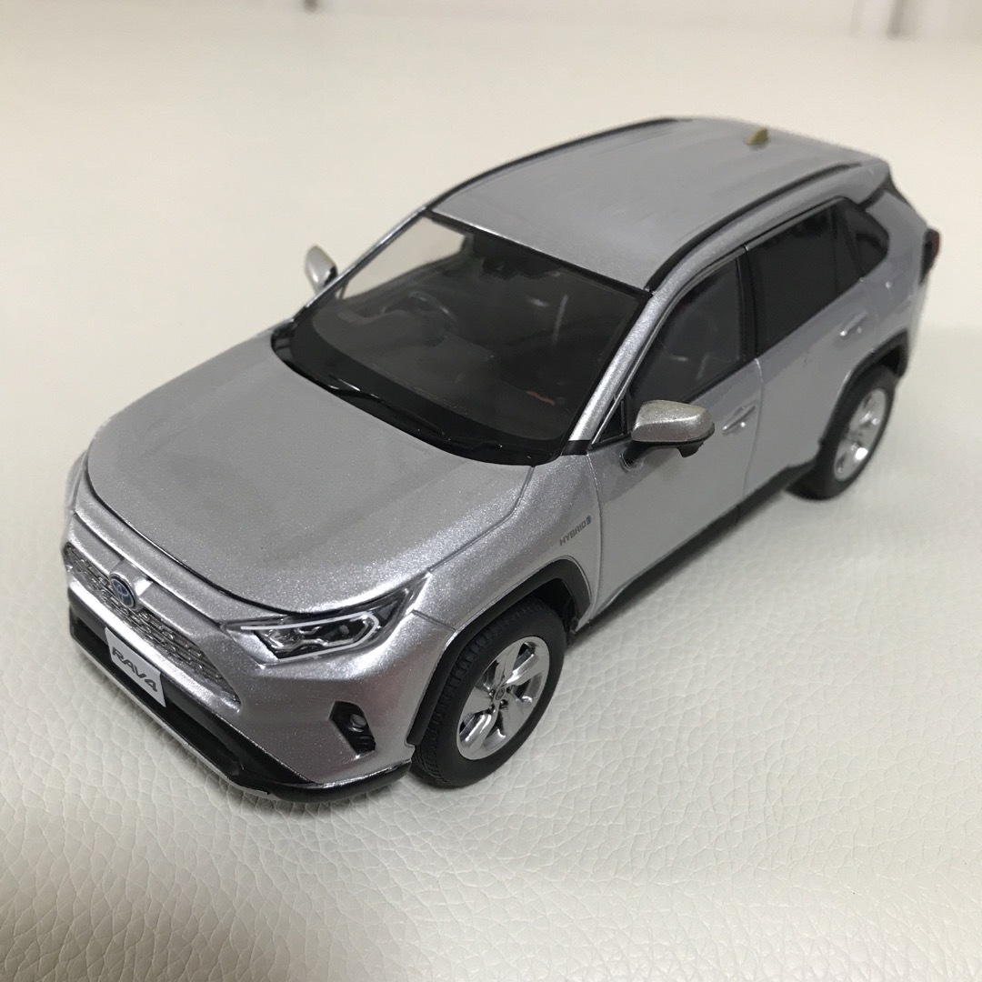 トヨタ(トヨタ)のトヨタ　RAV4　ミニカー エンタメ/ホビーのおもちゃ/ぬいぐるみ(ミニカー)の商品写真