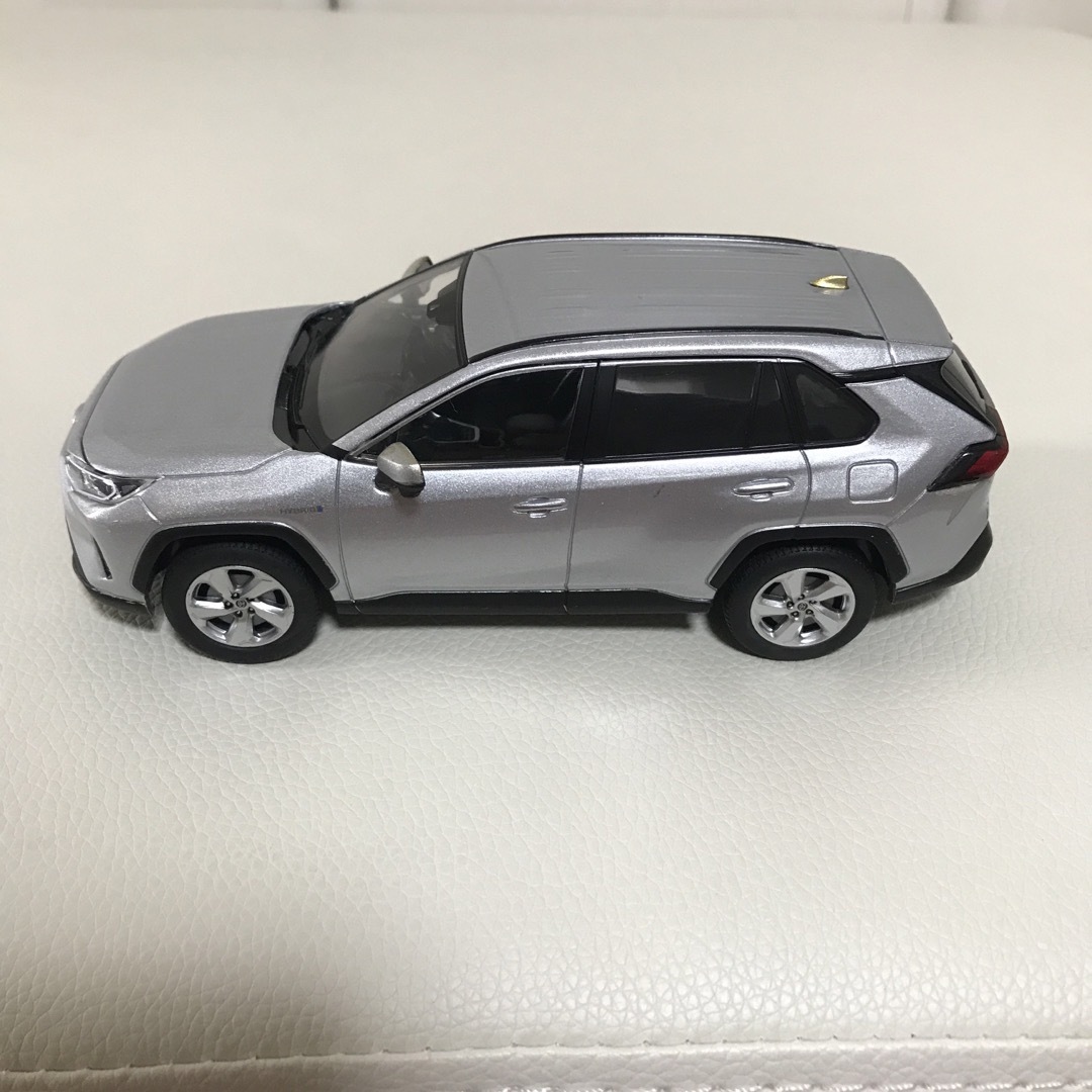 トヨタ(トヨタ)のトヨタ　RAV4　ミニカー エンタメ/ホビーのおもちゃ/ぬいぐるみ(ミニカー)の商品写真