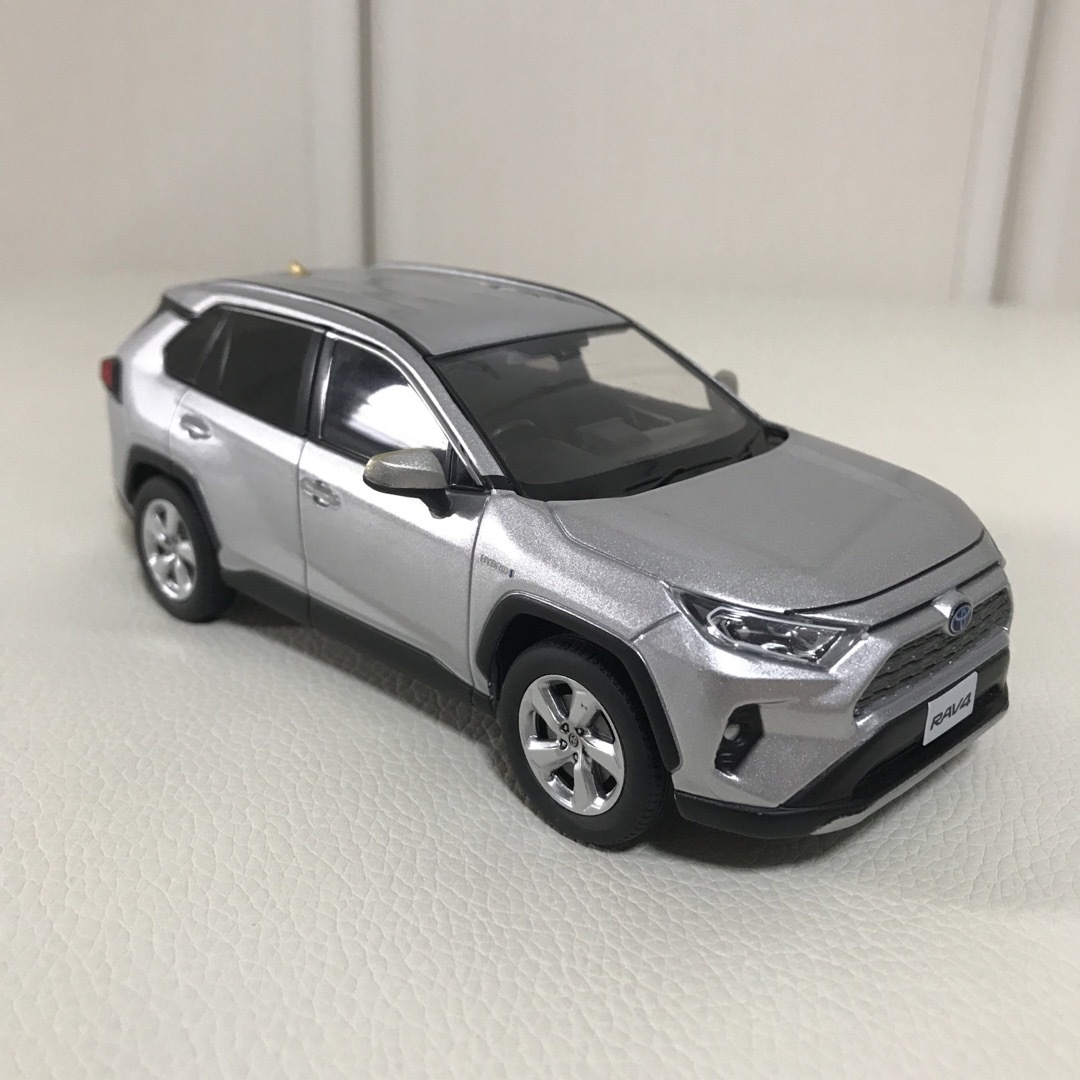 トヨタ(トヨタ)のトヨタ　RAV4　ミニカー エンタメ/ホビーのおもちゃ/ぬいぐるみ(ミニカー)の商品写真