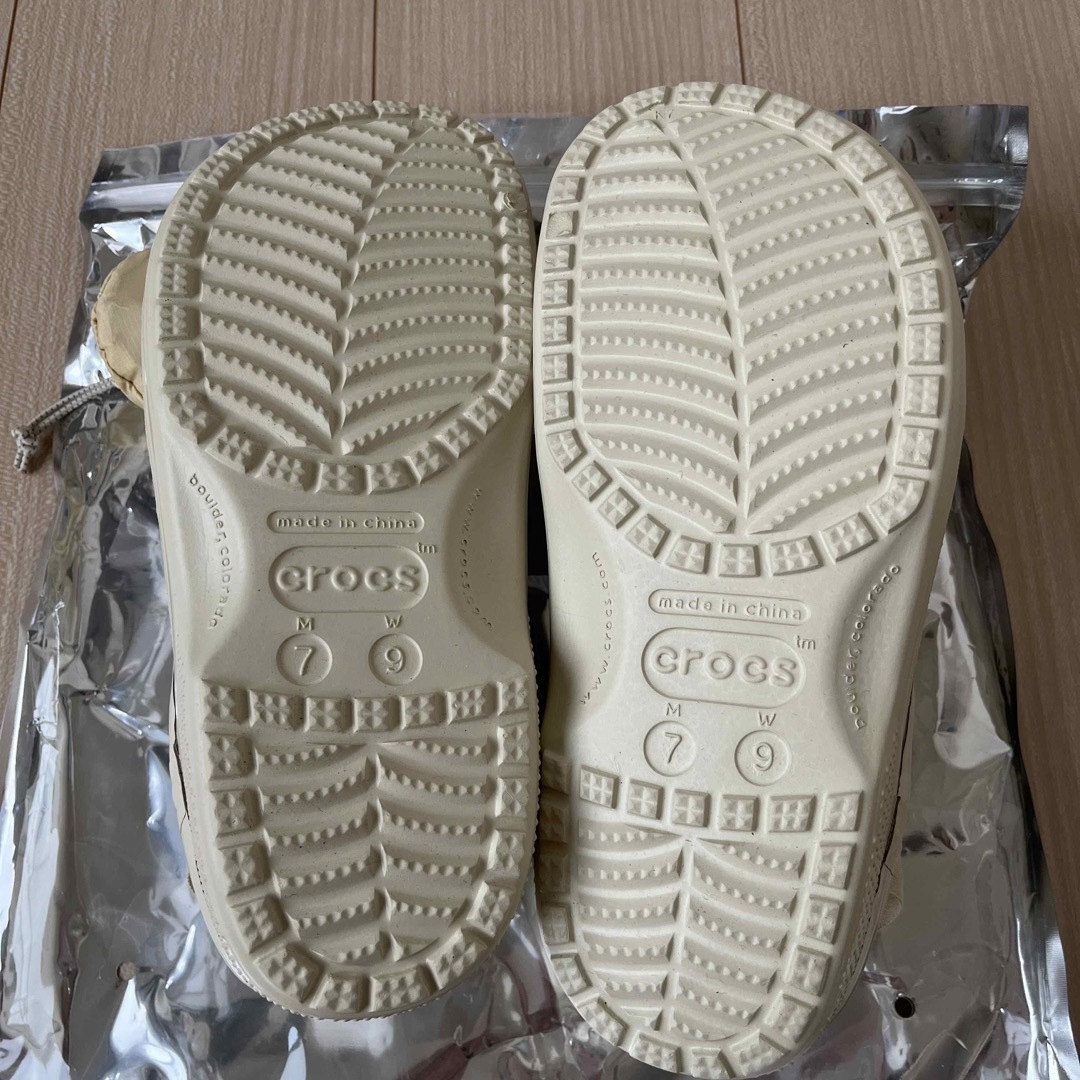 crocs(クロックス)のSATISFY crocs メンズの靴/シューズ(サンダル)の商品写真