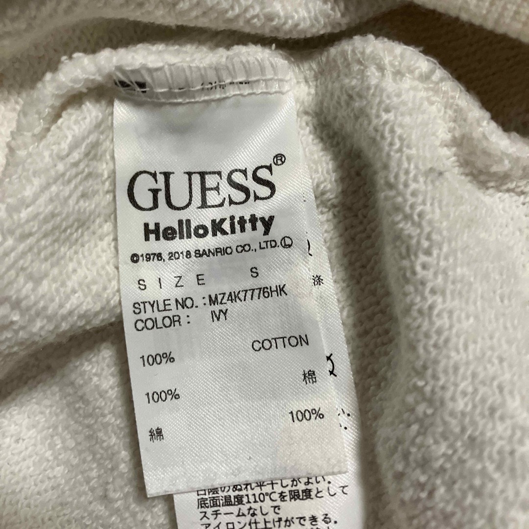 GUESS(ゲス)のハローキティ  ゲス　コラボ　トレーナー レディースのトップス(トレーナー/スウェット)の商品写真