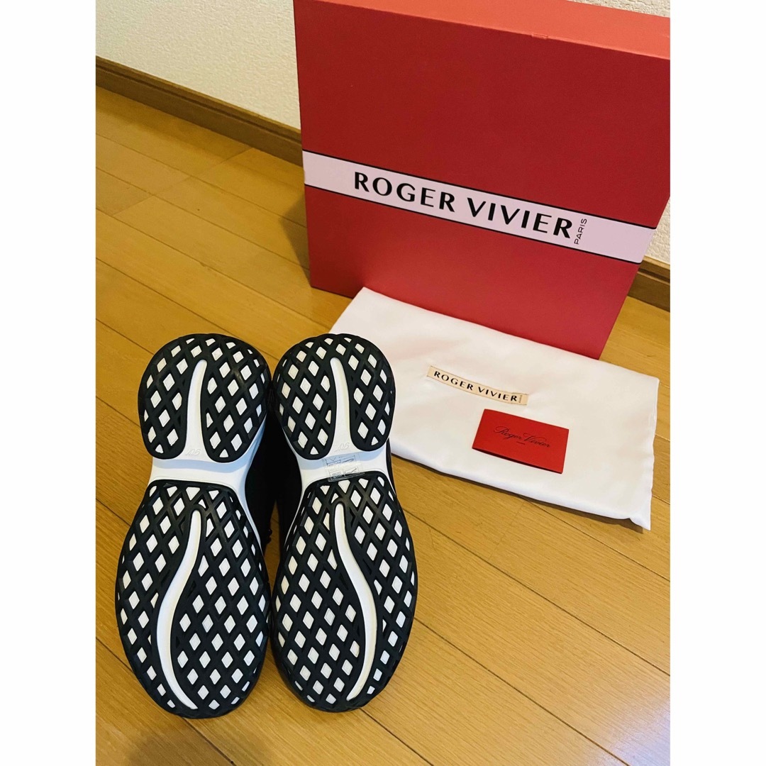 ROGER VIVIER(ロジェヴィヴィエ)のRoger Vivier VIV RUN SNOW BOOTIE 37 レディースの靴/シューズ(ブーツ)の商品写真