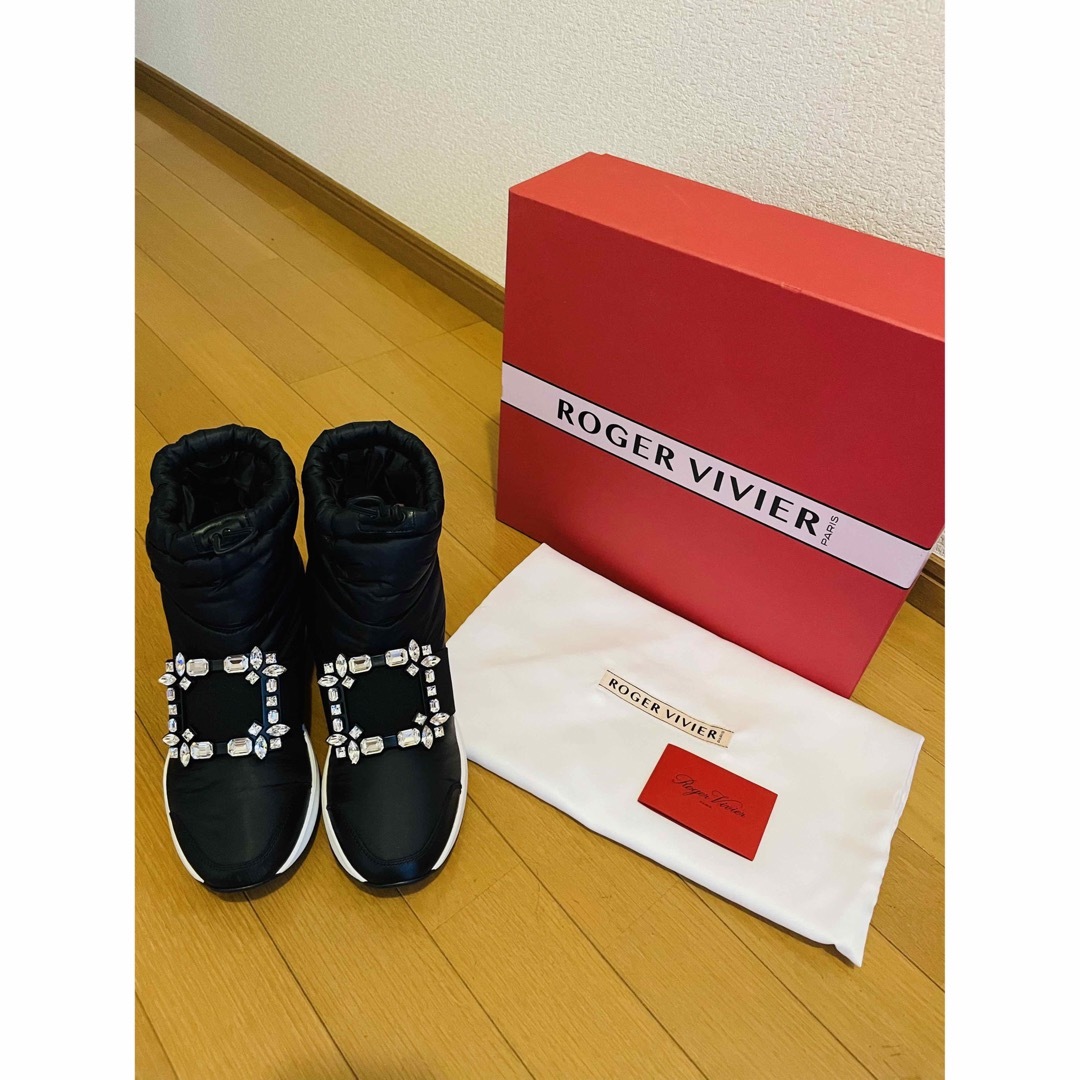 ROGER VIVIER(ロジェヴィヴィエ)のRoger Vivier VIV RUN SNOW BOOTIE 37 レディースの靴/シューズ(ブーツ)の商品写真