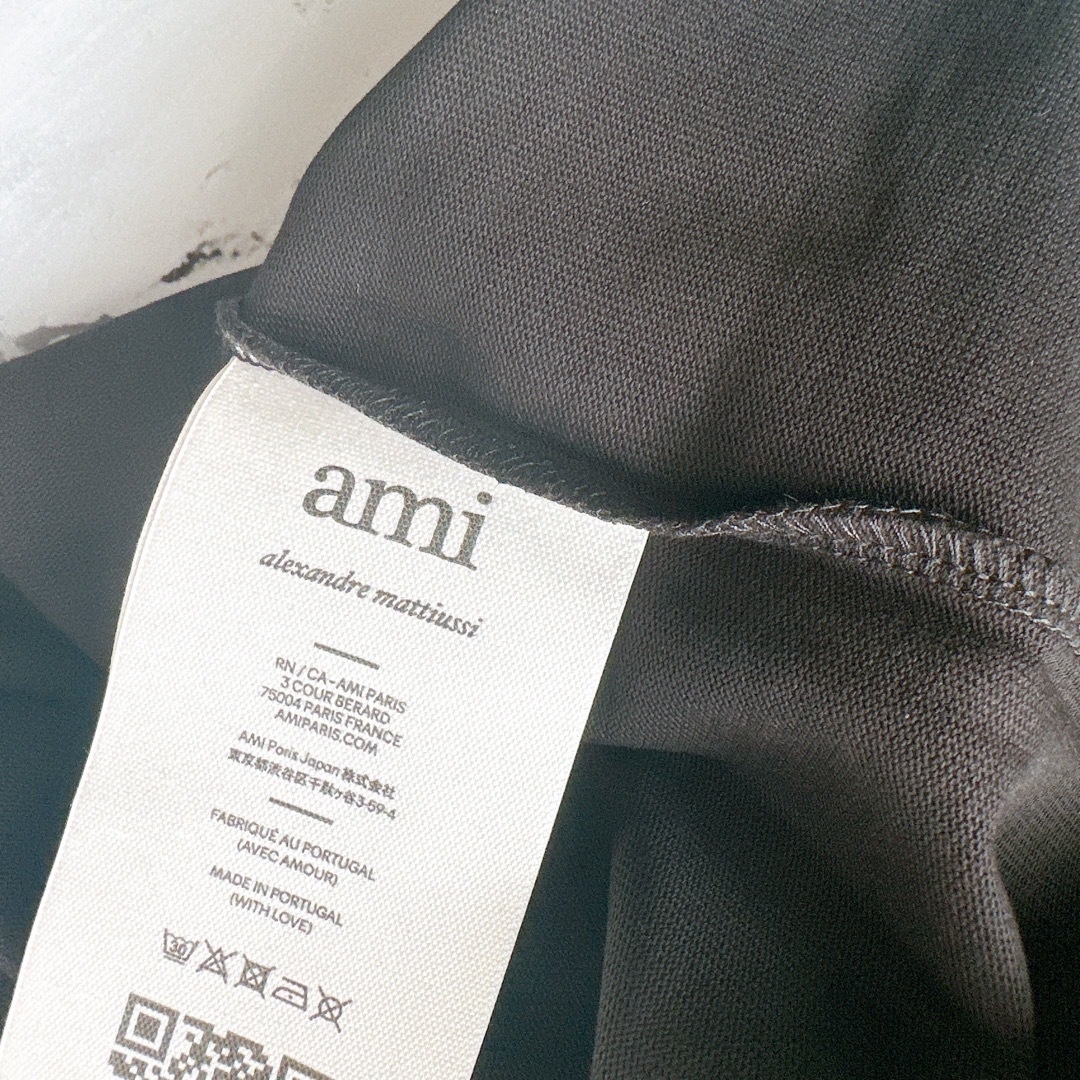 ユニセックス AMI PARIS アミパリス ロゴ ロンT 長袖Tシャツ 黒の通販