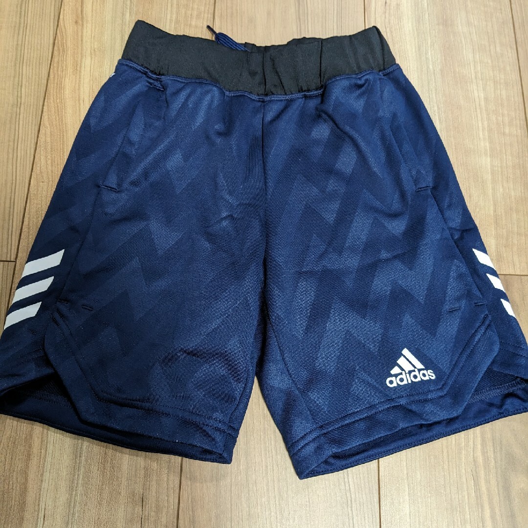 adidas(アディダス)のアディダス　ハーフパンツ キッズ/ベビー/マタニティのキッズ服男の子用(90cm~)(パンツ/スパッツ)の商品写真