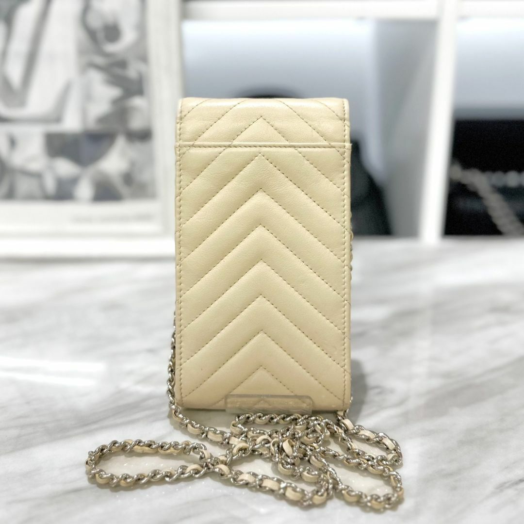 CHANEL - 美品☆ シャネル チェーンショルダー フォンポーチ CHANEL - 美品☆ シャネル チェーンショルダー フォンポーチ