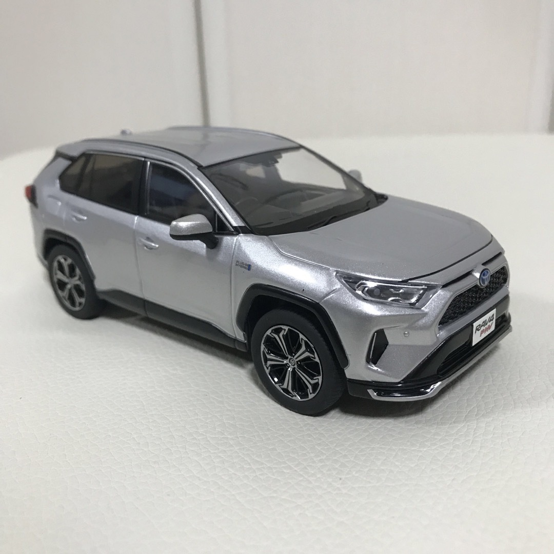 トヨタ(トヨタ)のトヨタ　RAV4 PHV   ミニカー エンタメ/ホビーのおもちゃ/ぬいぐるみ(ミニカー)の商品写真