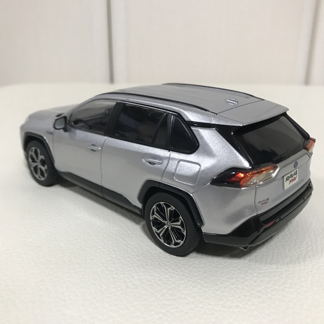 トヨタ(トヨタ)のトヨタ　RAV4 PHV   ミニカー エンタメ/ホビーのおもちゃ/ぬいぐるみ(ミニカー)の商品写真