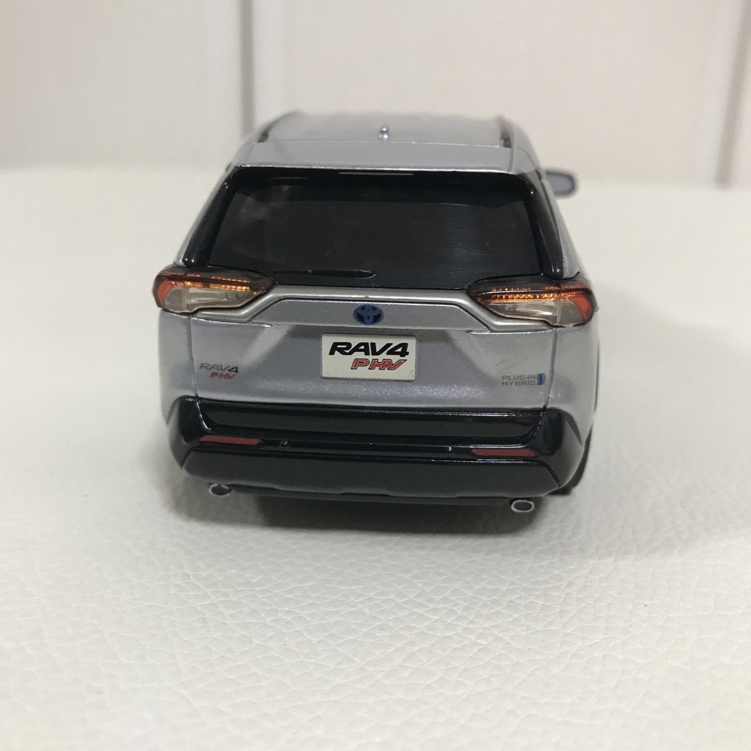 トヨタ(トヨタ)のトヨタ　RAV4 PHV   ミニカー エンタメ/ホビーのおもちゃ/ぬいぐるみ(ミニカー)の商品写真