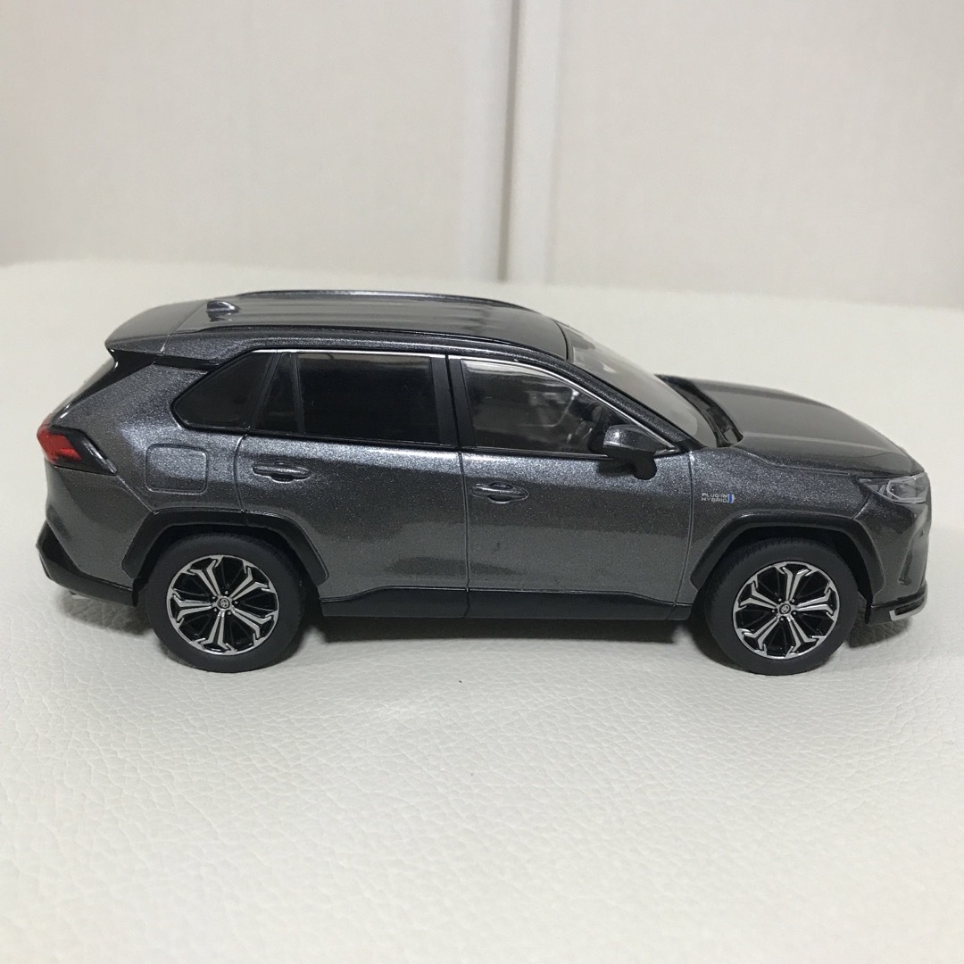 トヨタ(トヨタ)のトヨタ　RAV4 PHV   ミニカー エンタメ/ホビーのおもちゃ/ぬいぐるみ(ミニカー)の商品写真