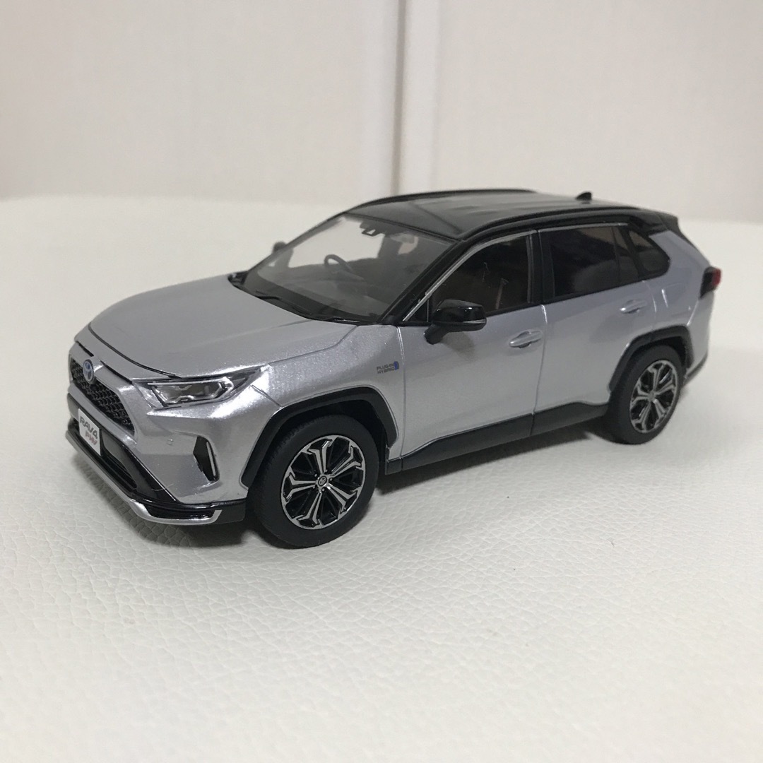 トヨタ(トヨタ)のトヨタ　RAV4 PHV   ミニカー エンタメ/ホビーのおもちゃ/ぬいぐるみ(ミニカー)の商品写真