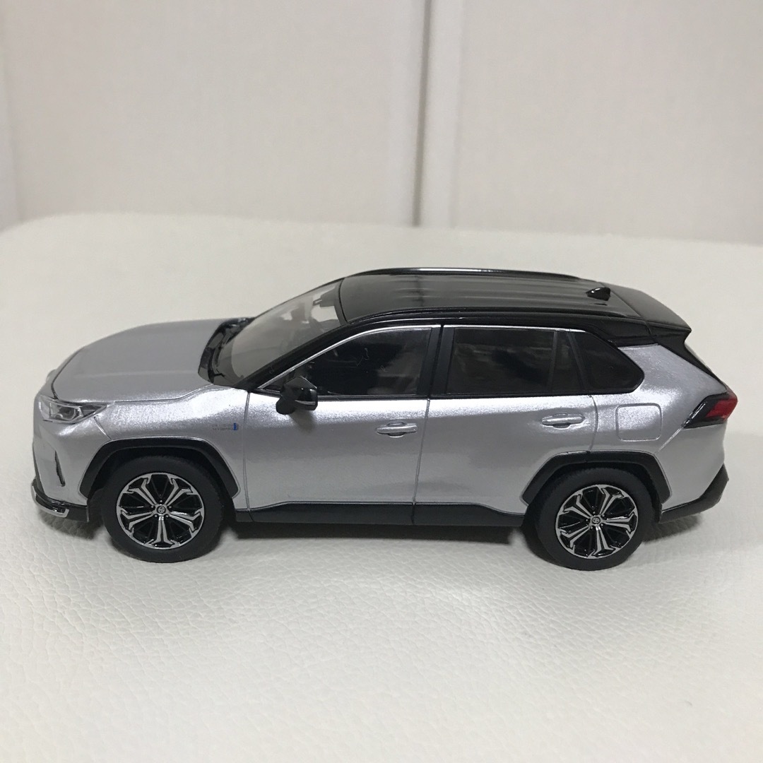 トヨタ(トヨタ)のトヨタ　RAV4 PHV   ミニカー エンタメ/ホビーのおもちゃ/ぬいぐるみ(ミニカー)の商品写真