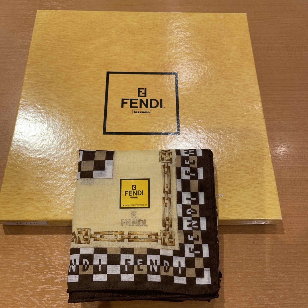 FENDI - FENDIハンカチイエローの通販 by COCO's shop FENDI - FENDIハンカチイエローの通販 by COCO's shop