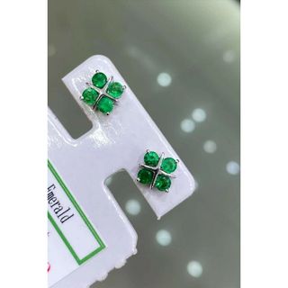 クローバーモチーフ　エメラルドピアスk18(ピアス)