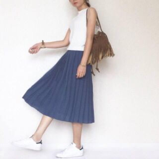 小物などお買い得な福袋スカート人気完売品】OBLI オブリ シフォンボウタイブラウス プリーツスカート