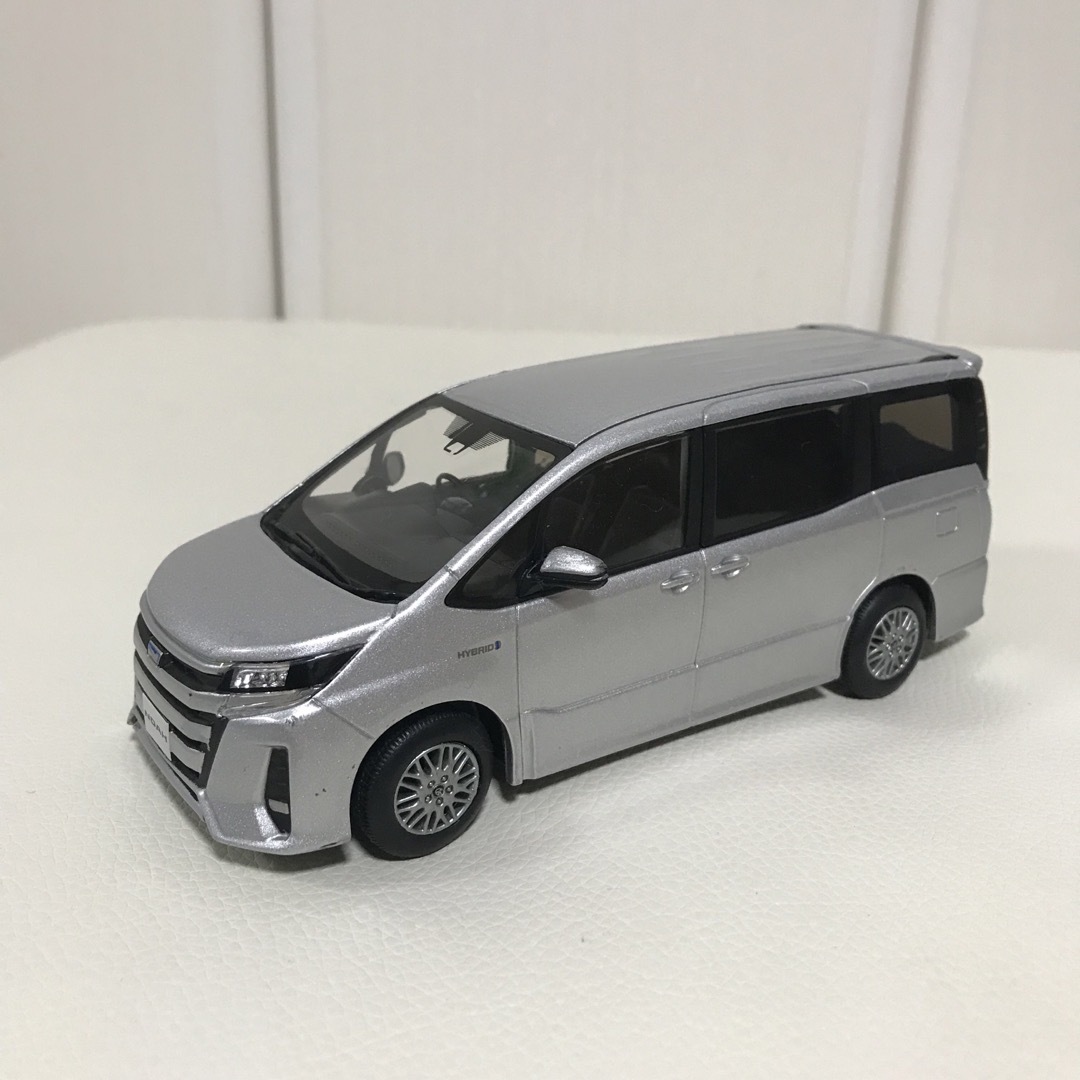 トヨタ(トヨタ)のトヨタ　ノア　ミニカー エンタメ/ホビーのおもちゃ/ぬいぐるみ(ミニカー)の商品写真