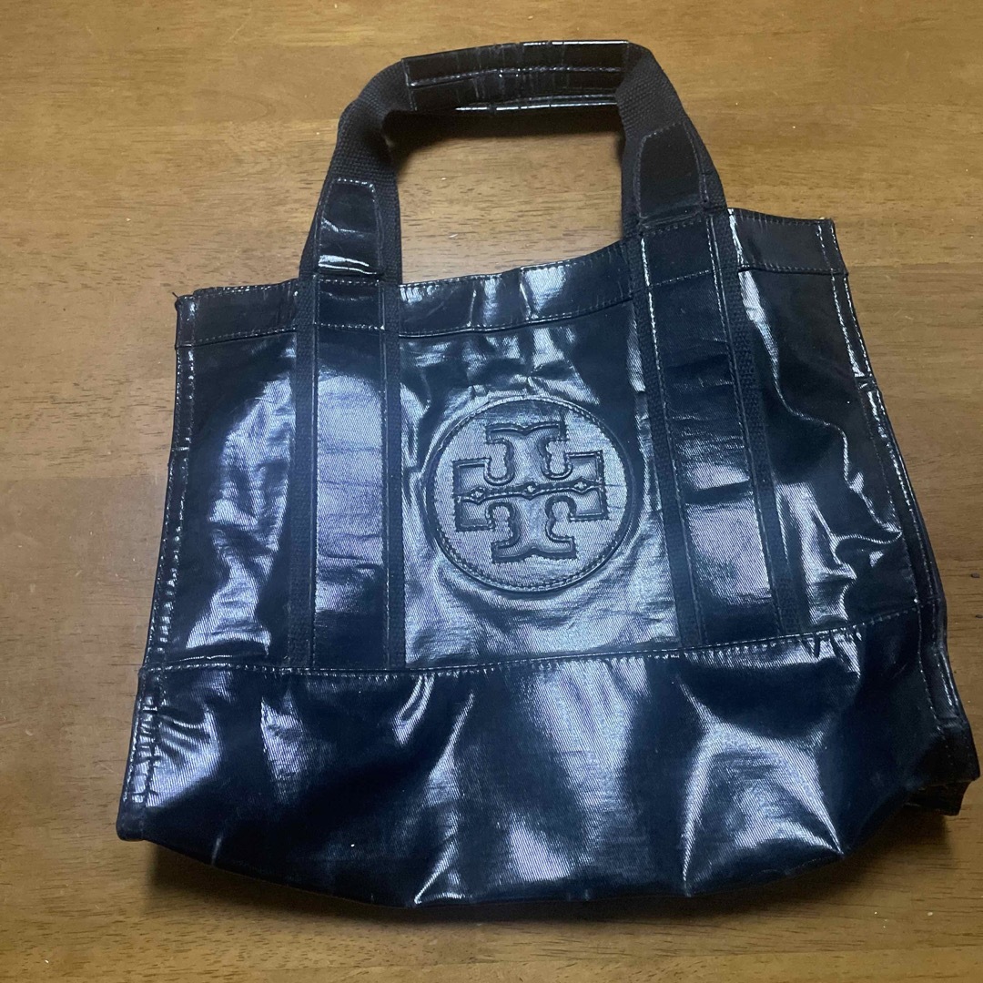 Tory Burch(トリーバーチ)のトリーバーチ エラ パテントレザー ナイロン エナメル トートバッグ レディースのバッグ(トートバッグ)の商品写真