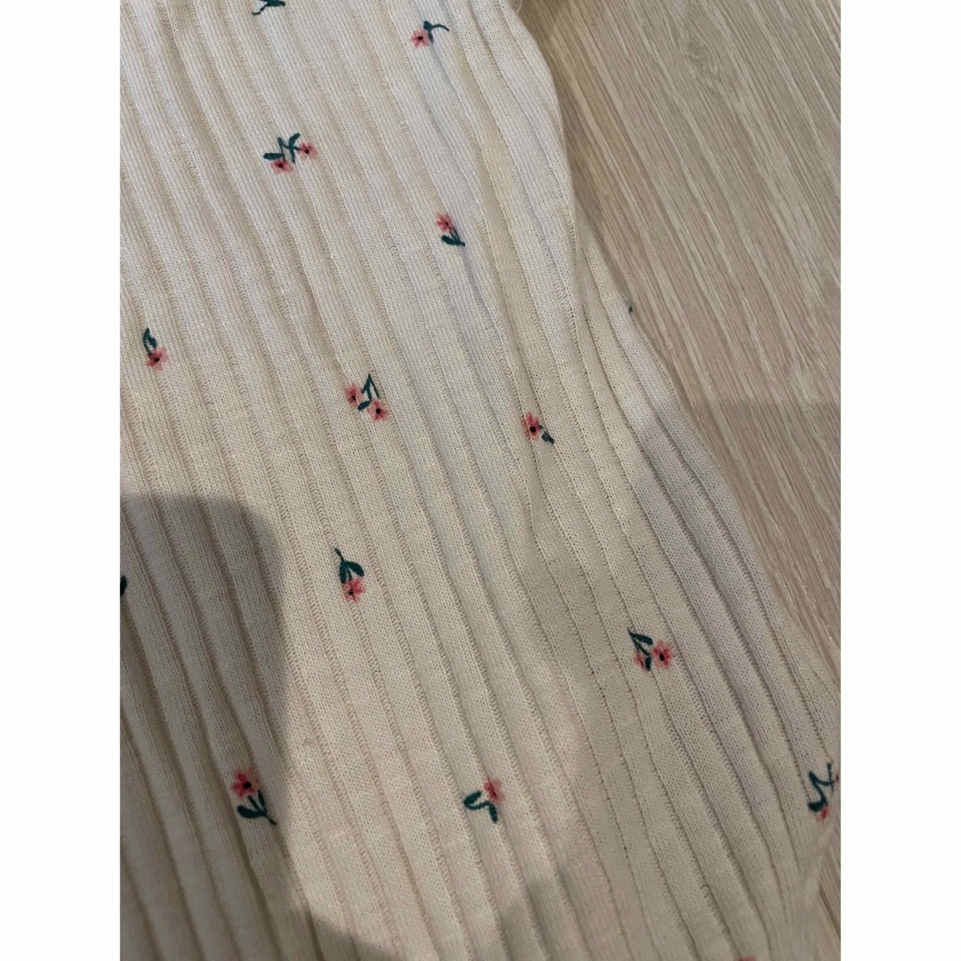 ZARA KIDS(ザラキッズ)の一回着用　zara フラワーリブフリルロンパース　98 キッズ/ベビー/マタニティのキッズ服女の子用(90cm~)(ニット)の商品写真