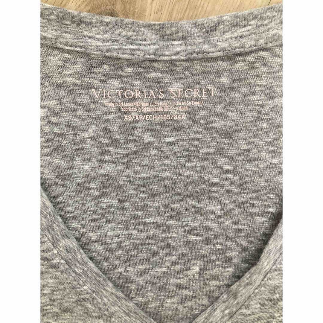 Victoria's Secret(ヴィクトリアズシークレット)のVICTORIA‘S SECRET VネックT レディースのトップス(Tシャツ(半袖/袖なし))の商品写真