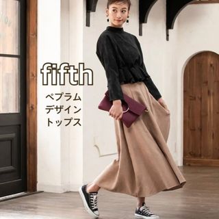 フィフス(fifth)の美品！【フィフス】黒色　ペプラムトップス(カットソー(長袖/七分))