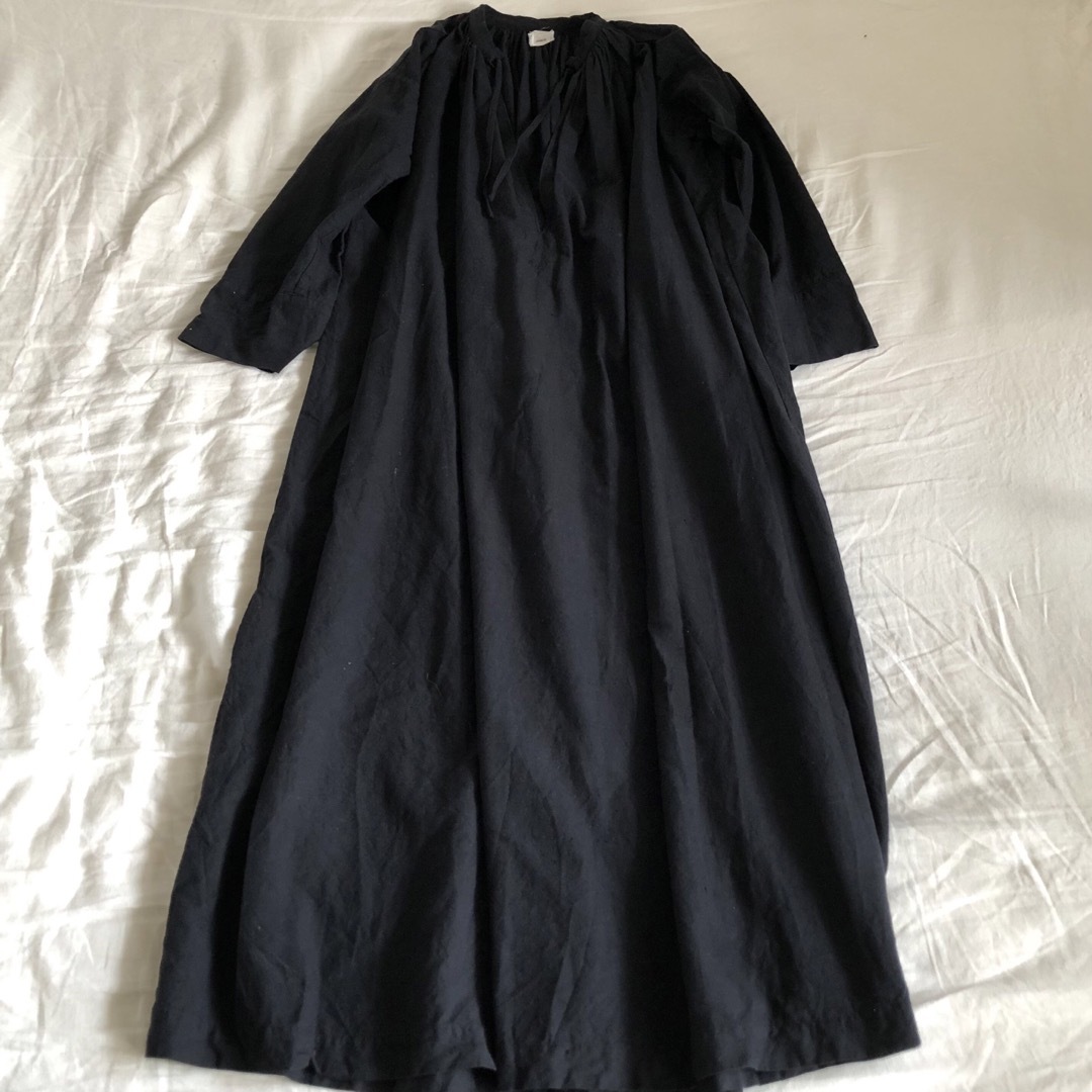 OSHIMA REI(オオシマレイ)のOSHIMA REI スモックドレス ワンピース 黒 レディースのワンピース(ロングワンピース/マキシワンピース)の商品写真