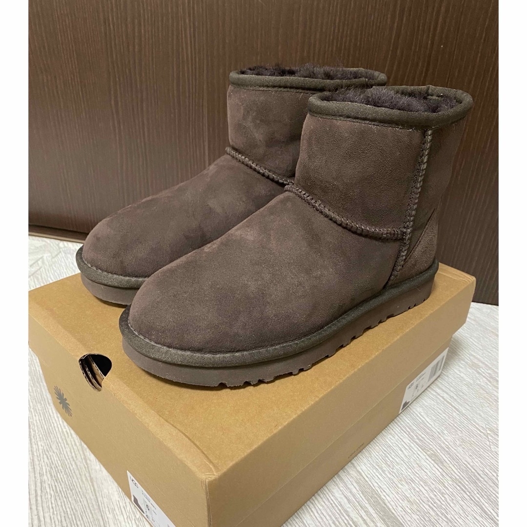 UGG(アグ)の【新品】UGG  23㎝ クラシックミニ ムートンブーツ レディースの靴/シューズ(ブーツ)の商品写真