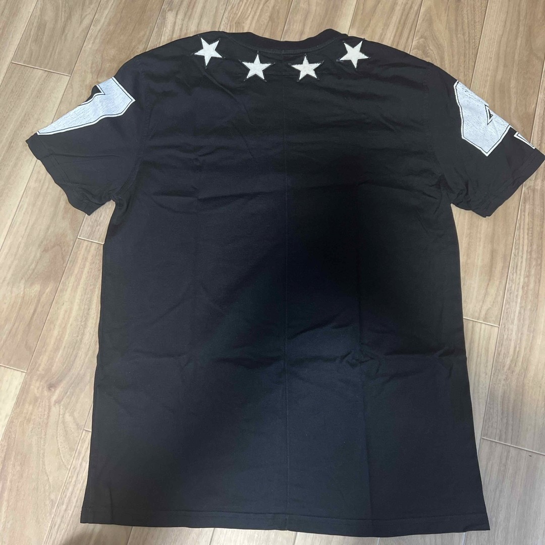 GIVENCHY スターパッチ付きナンバリングTシャツ