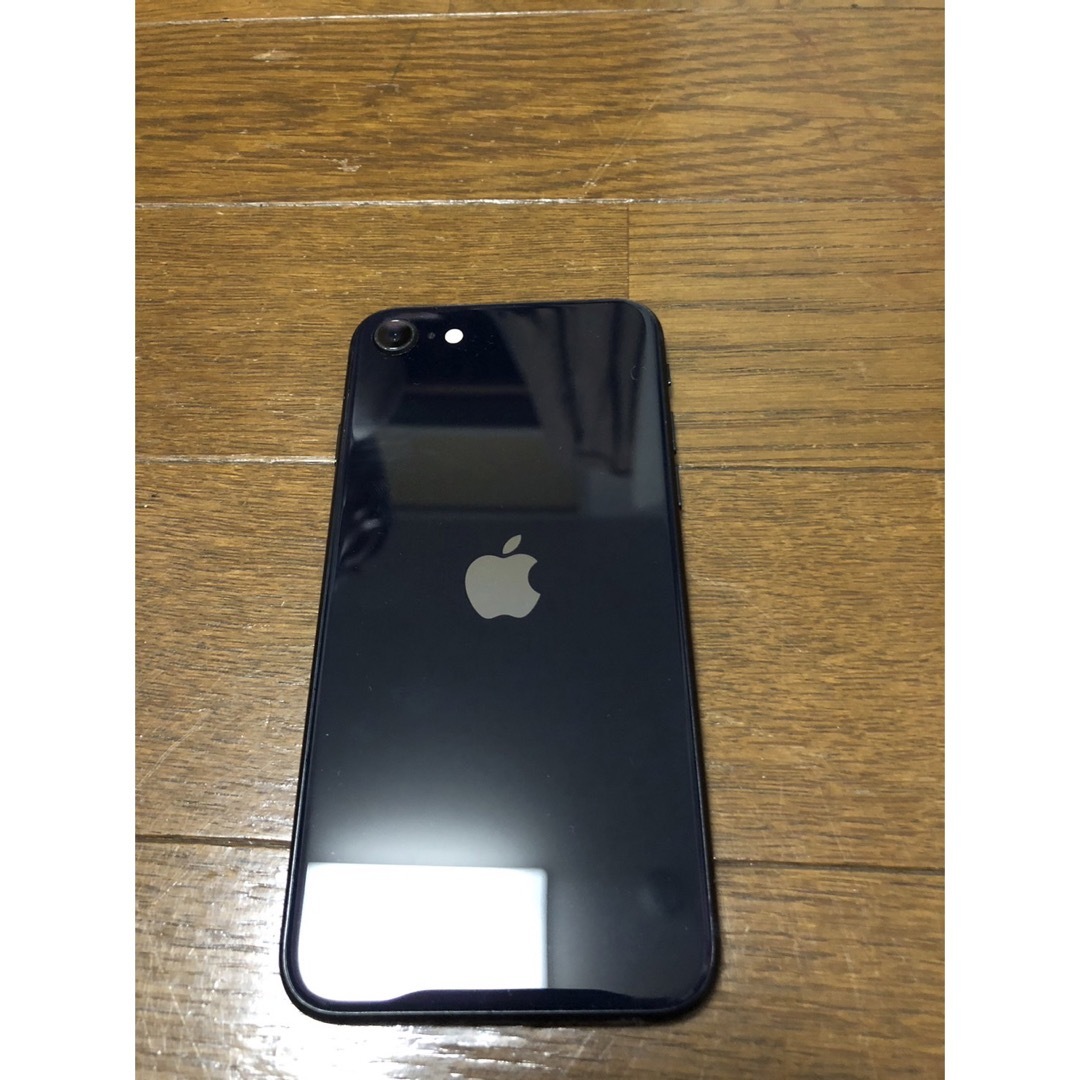 iPhone(アイフォーン)のiPhone 【美品】SE3 第3世代 64GBミッドナイト　ブラック スマホ/家電/カメラのスマートフォン/携帯電話(スマートフォン本体)の商品写真