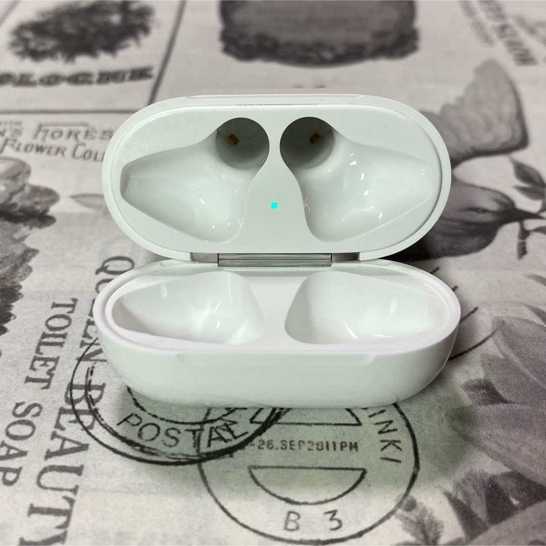 Apple(アップル)のAirPods ケース　第1世代　第一世代　充電ケース　充電器　充電　A1602 スマホ/家電/カメラのオーディオ機器(ヘッドフォン/イヤフォン)の商品写真