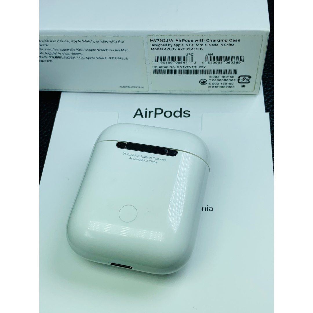 Apple(アップル)のApple AirPods 第二世代のイヤホン充電ケースのみ　アップル純正動作品 スマホ/家電/カメラのオーディオ機器(ヘッドフォン/イヤフォン)の商品写真