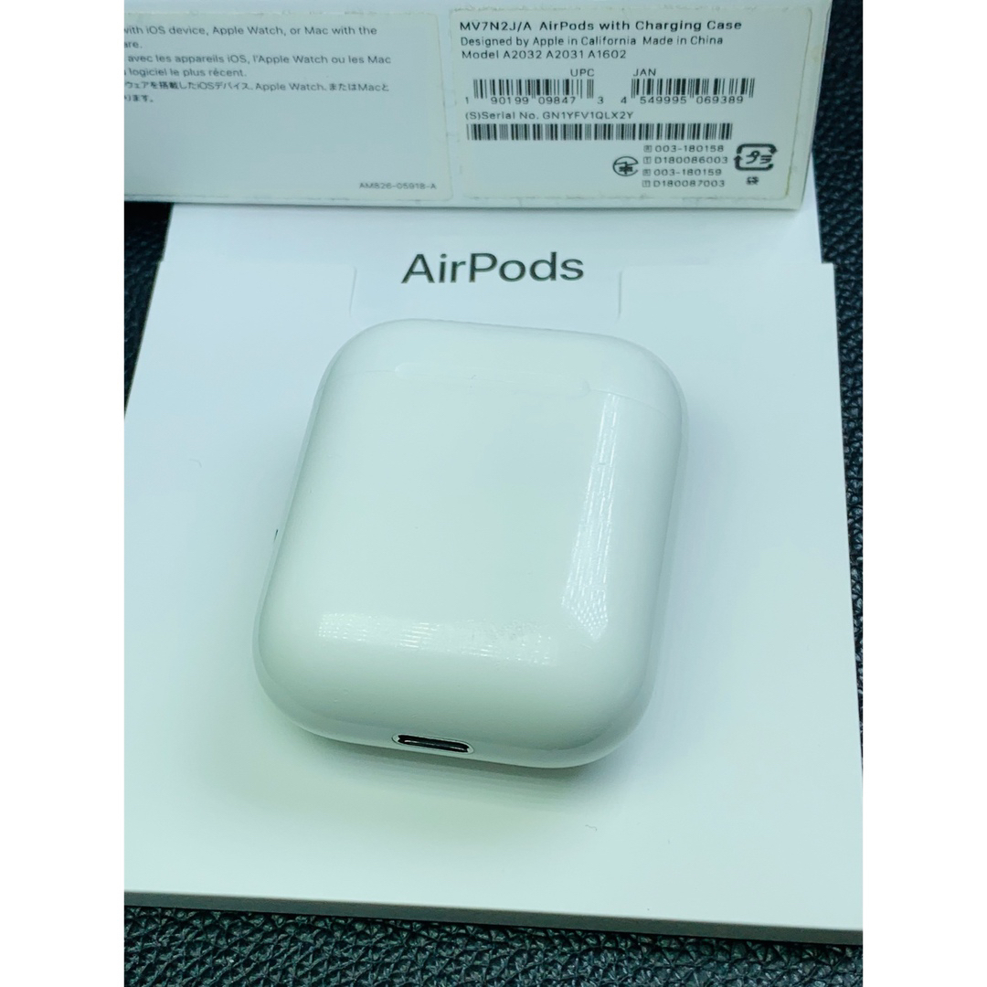 Apple(アップル)のApple AirPods 第二世代のイヤホン充電ケースのみ　アップル純正動作品 スマホ/家電/カメラのオーディオ機器(ヘッドフォン/イヤフォン)の商品写真