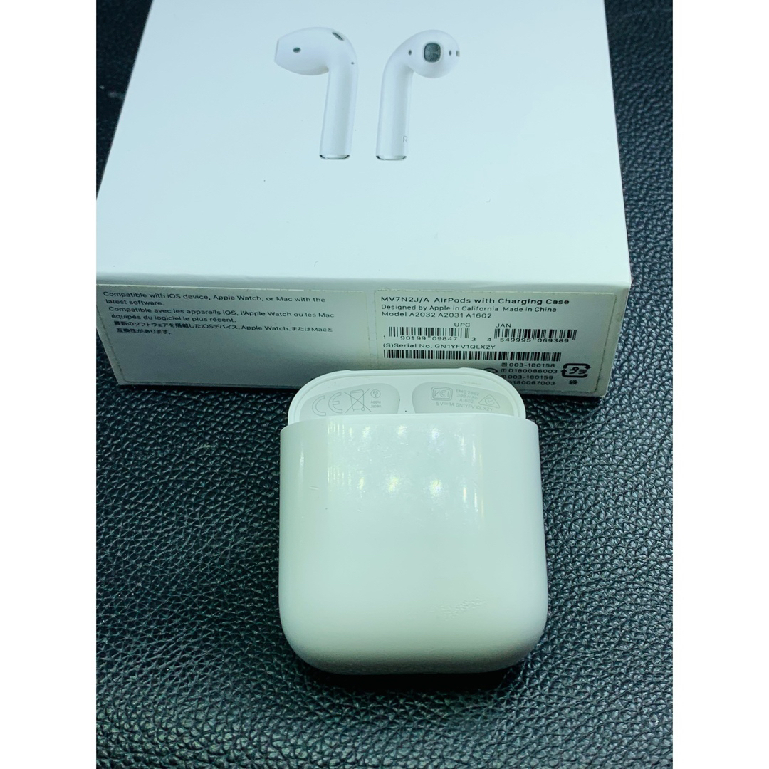 Apple(アップル)のApple AirPods 第二世代のイヤホン充電ケースのみ　アップル純正動作品 スマホ/家電/カメラのオーディオ機器(ヘッドフォン/イヤフォン)の商品写真