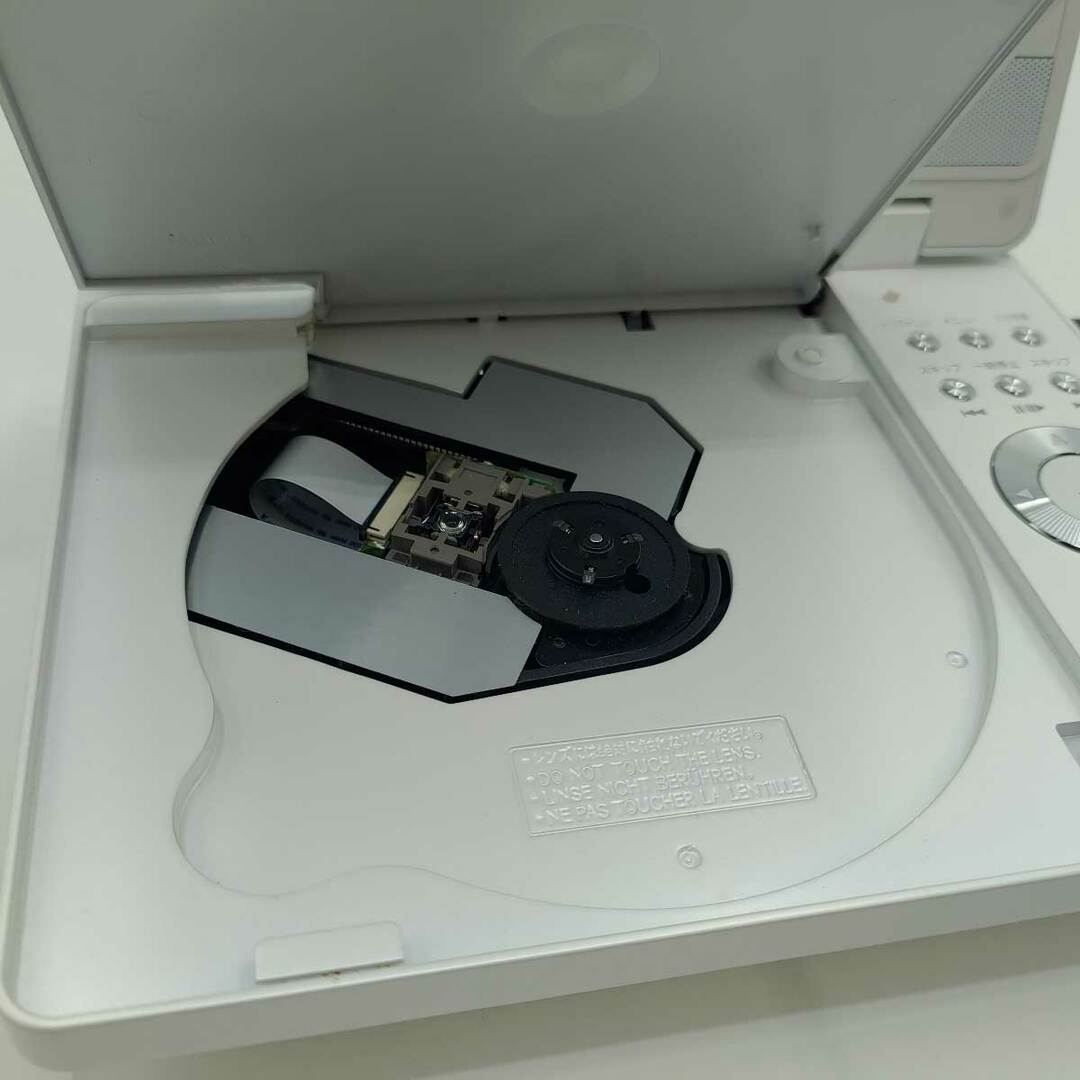 東芝 ポータロウ ポータブルDVDプレーヤー SD-P71Sの通販 by カウカウ