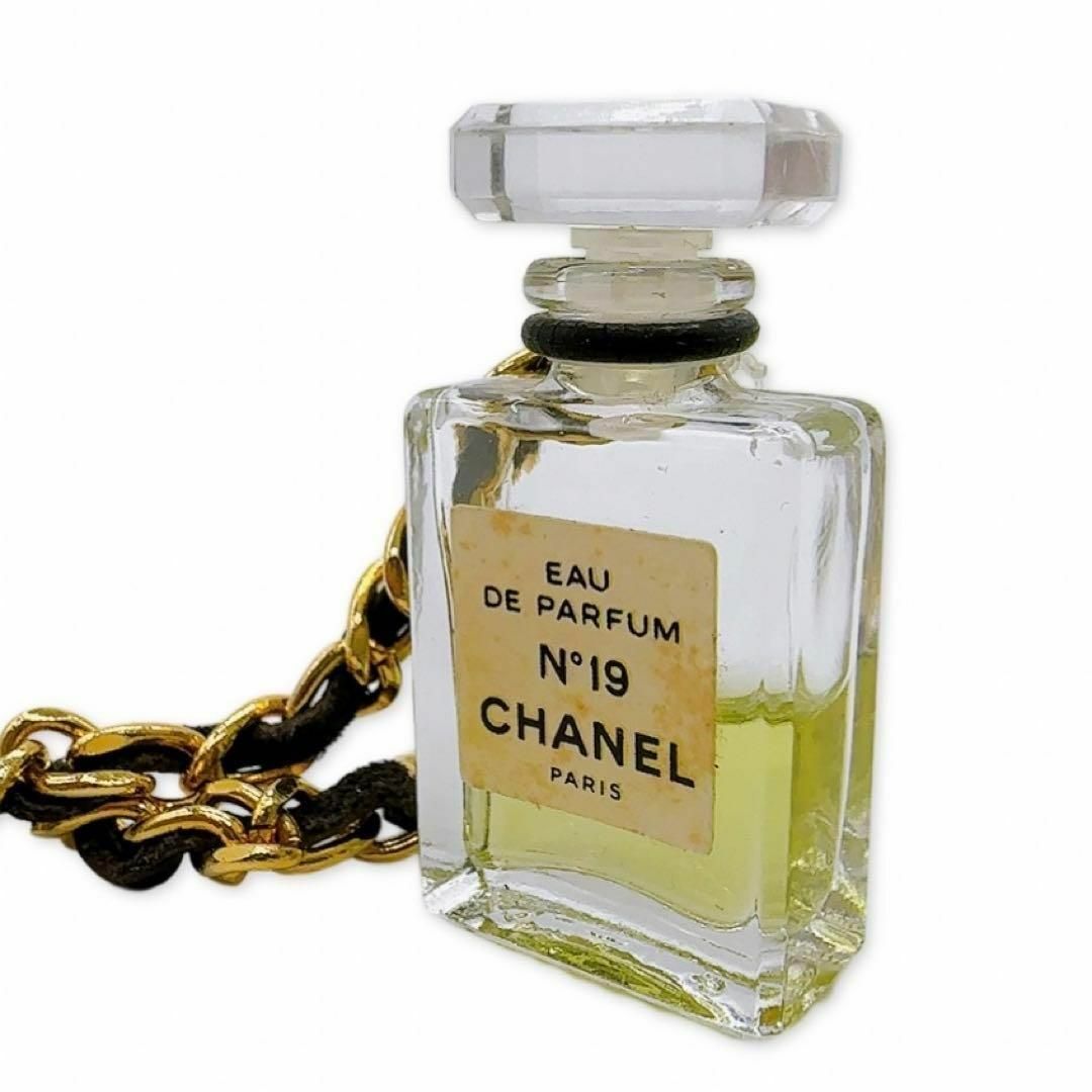 CHANEL(シャネル)の一点物 CHANEL EAU DE PARFUM N°19 チェーンネックレス コスメ/美容の香水(香水(女性用))の商品写真