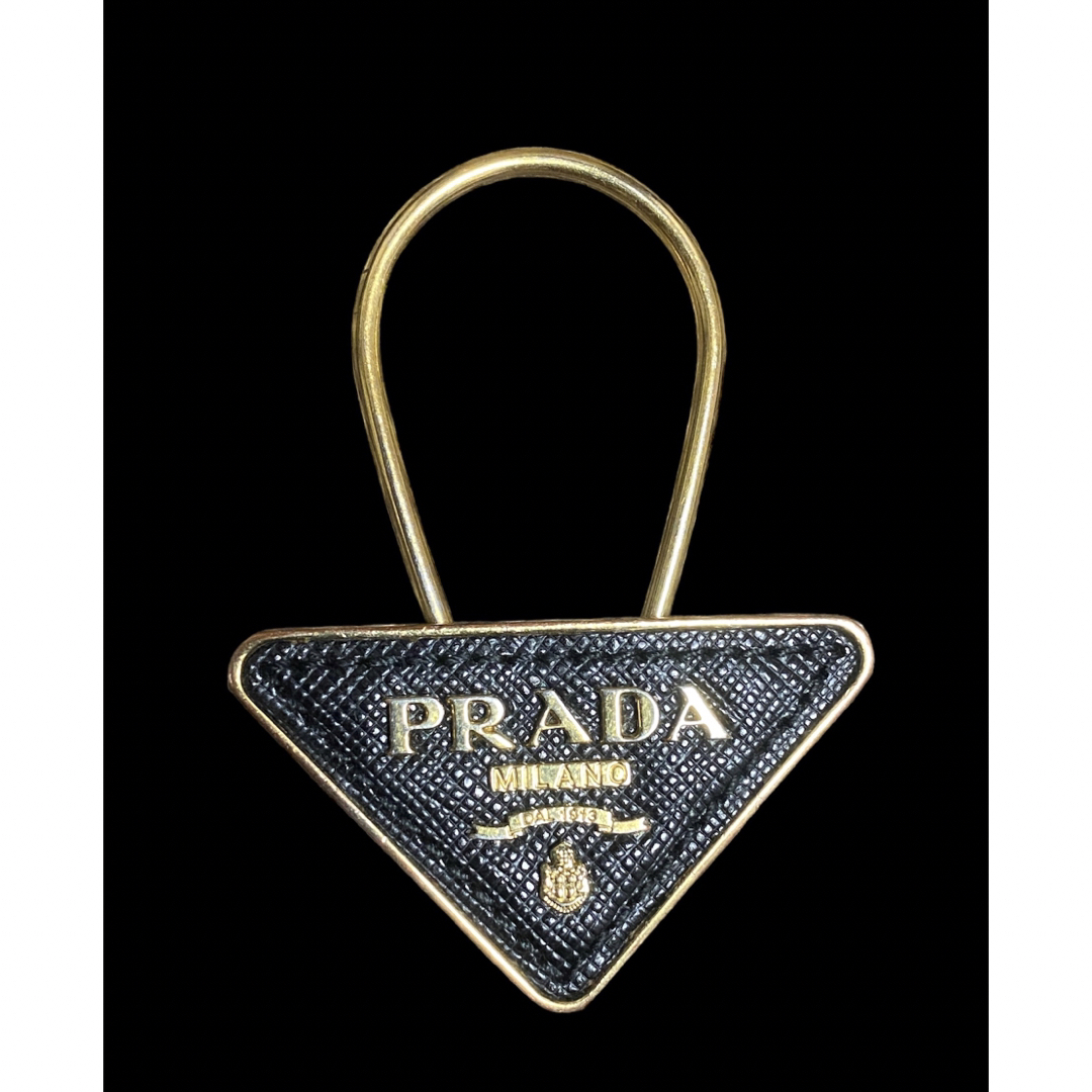 PRADA - PRADA プラダ 三角プレート キーホルダー チャームの通販 by