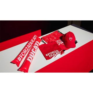 ドゥカティ(Ducati)の① 2023年MotoGP DUCATI応援席 応援グッズ  Tシャツ キャップ(その他)