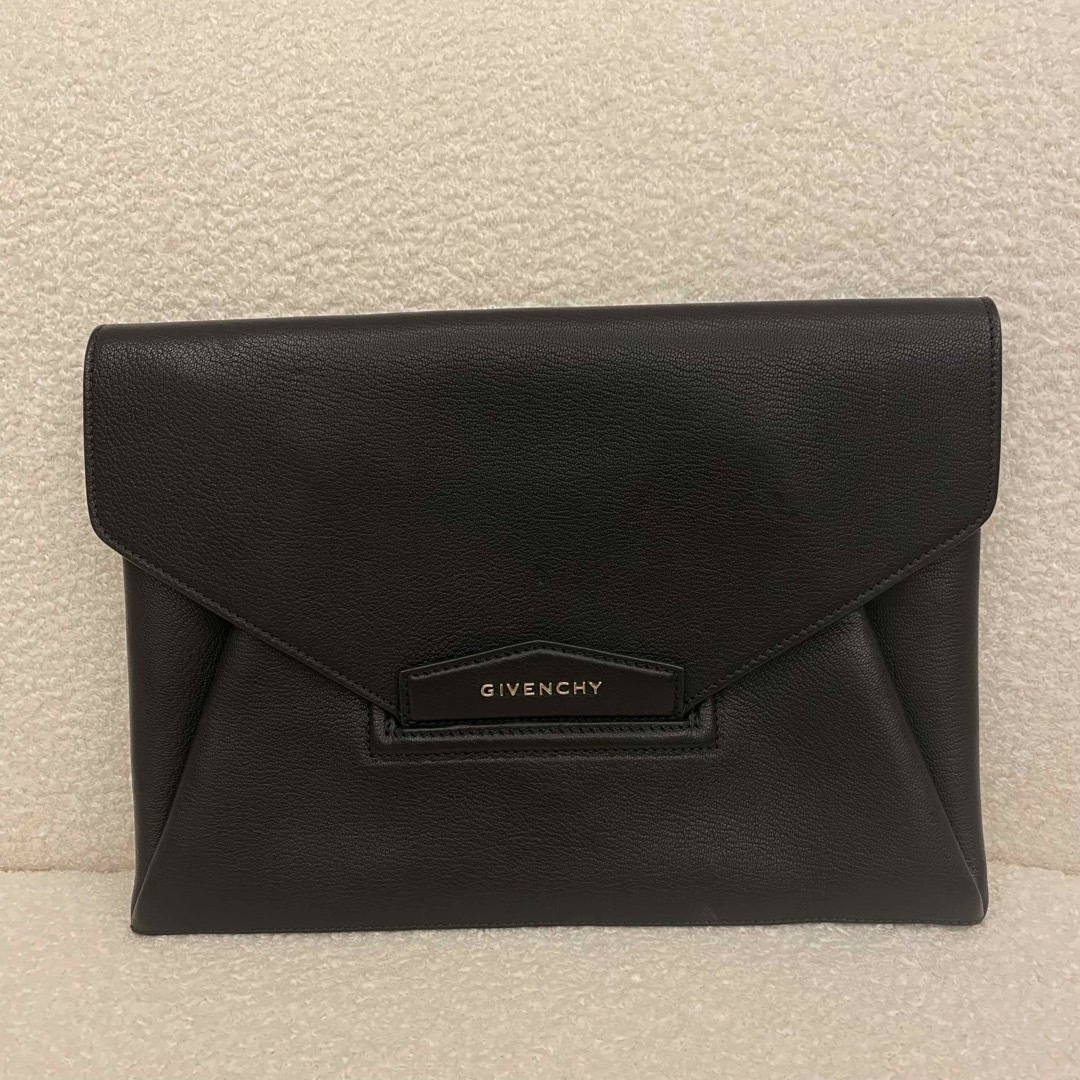 【未使用に近い】Givenchy クラッチバッグ　ブラックレザー